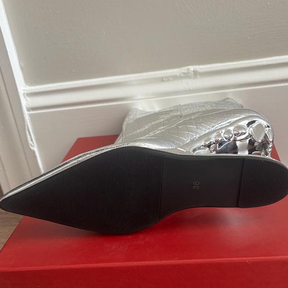 Silver Crocodile-Embossed Women's Boots - Picture 3 of 4